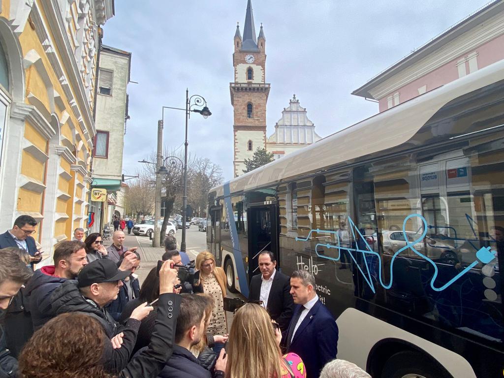 Primul Autobuz Electric Rom Nesc Pe Str Zile Bistri Ei Primarul Ioan