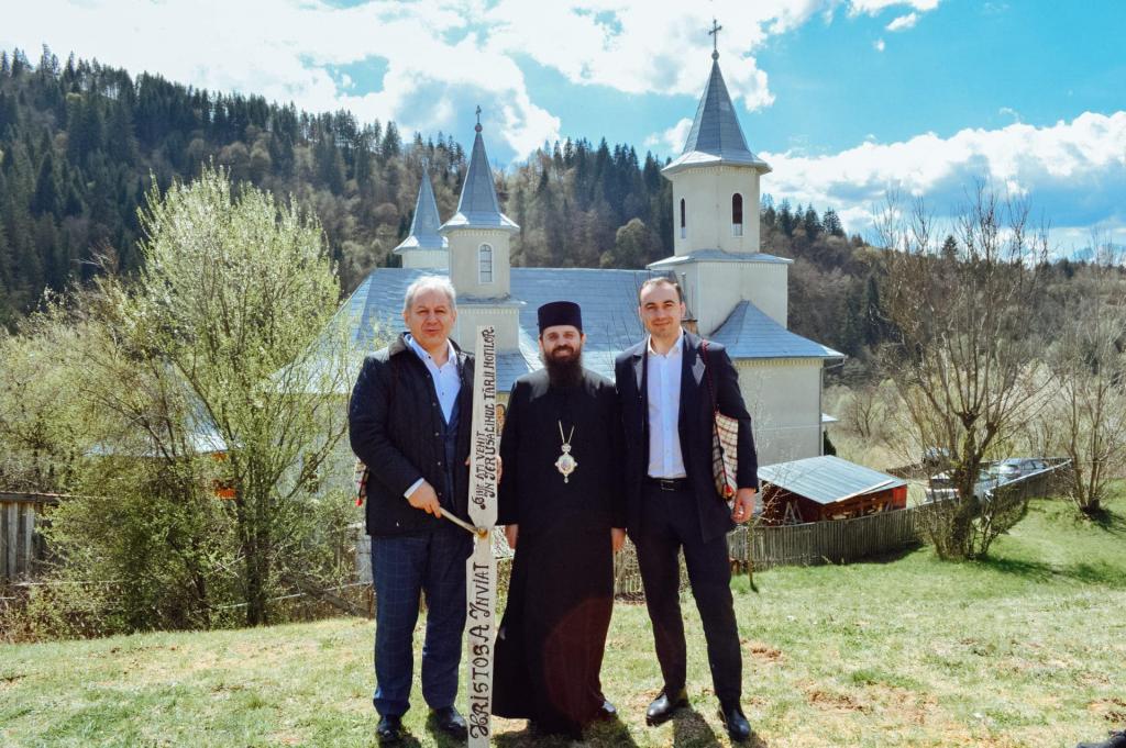 A treia zi de Paști Episcopul vicar Benedict Bistrițeanul a