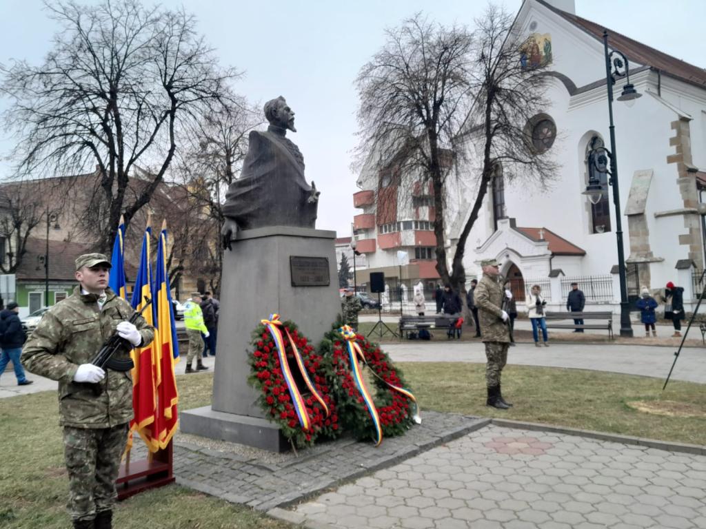 Bistri Eni De Toate V Rstele S Au Prins N Hora Unirii Sub Privirea