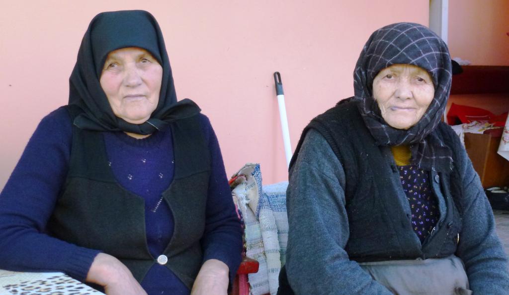 Soacra Corneliei Ardelean, Maria Archiudean şi sora geamănă, Veronica