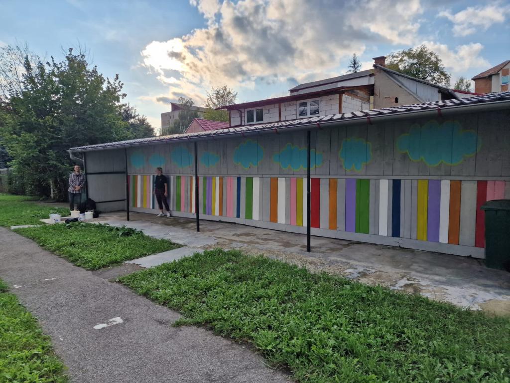 cre-a-de-pe-strada-zimbrului-colorat-de-elevi-ai-liceului-de-arte