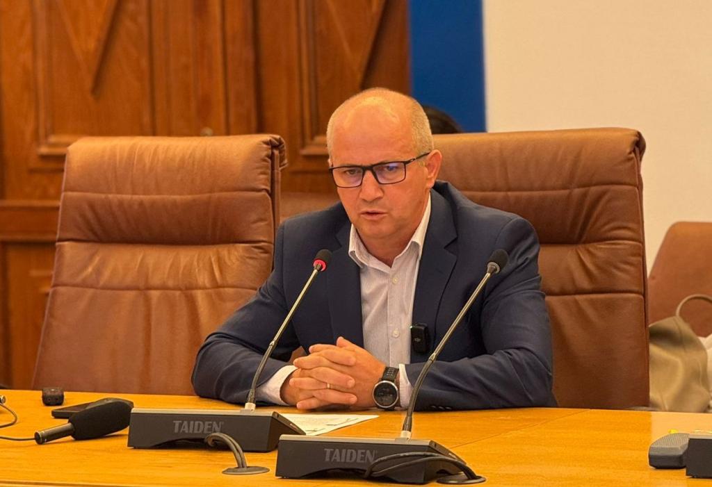 Grădinița nr. 1 Maieru, cu 89 de copii, își suspendă cursurile din cauza unei avarii.