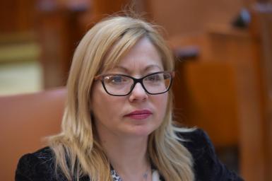 Deputatul Cristina Iurișniți îi răspunde managerului SJU Bistrița: Nu școala este cea care a dat peste cap rata de infectare în țară!