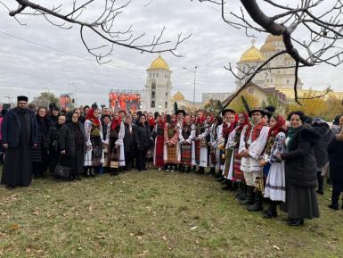 Conducerea judeţului, ministru şi parlamentarii bistriţeni, la Sfinţirea Catedralei Mântuirii Neamului image 9