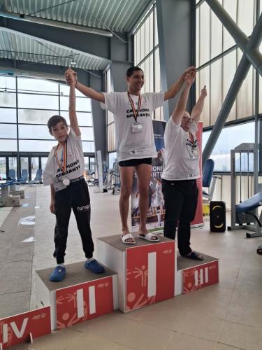 CSEI LACRIMA: Sportivii noștri – campioni și la înot image 9