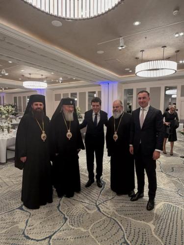 Conducerea judeţului, ministru şi parlamentarii bistriţeni, la Sfinţirea Catedralei Mântuirii Neamului image 2