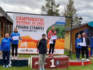 Lenuța Constantin, vicecampioană națională la cros U20! Argint pentru echipa CSM Bistrița image 1