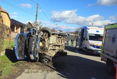 Accident în Monariu. O femeie încarcerată a ajuns la spital image 1