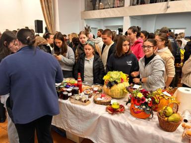 Târgul de Toamnă din Dumitra – o sărbătoare a educației, tradiției și comunității image 22