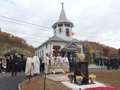 Sfințirea bustului ”Fericitului Cardinal Iuliu Hossu” la Feldru image 1
