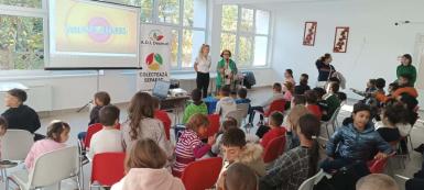 Săptămâna Verde. Inspectorii de la ADI Deșeuri Bistrița-Năsăud, în mijlocul copiilor, pentru un mediu mai curat image 1