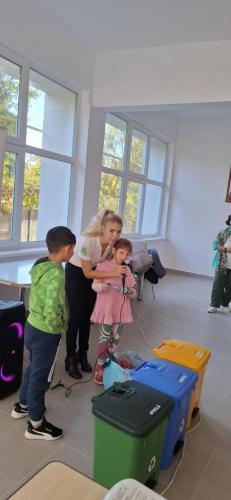 Săptămâna Verde. Inspectorii de la ADI Deșeuri Bistrița-Năsăud, în mijlocul copiilor, pentru un mediu mai curat image 4