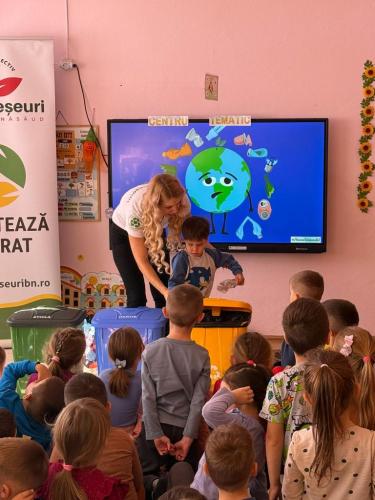 Săptămâna Verde. Inspectorii de la ADI Deșeuri Bistrița-Năsăud, în mijlocul copiilor, pentru un mediu mai curat image 5