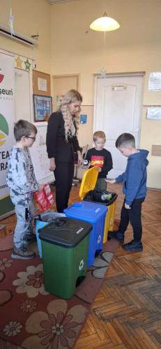 Săptămâna Verde. Inspectorii de la ADI Deșeuri Bistrița-Năsăud, în mijlocul copiilor, pentru un mediu mai curat image 12